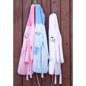 Kinderbademantel mit Stickmotiv